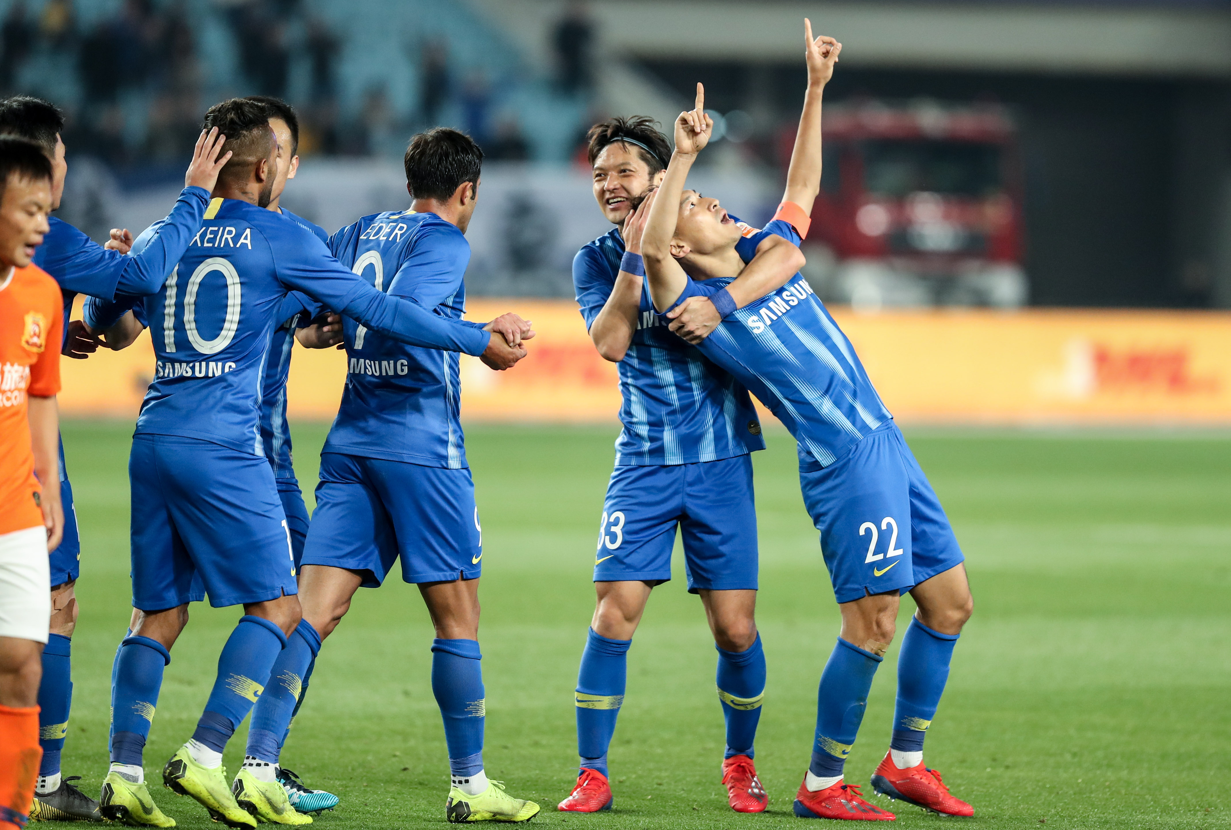 被撕开了一 被撕开了一