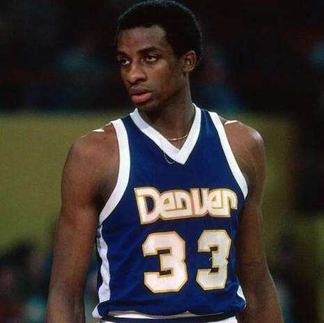 残阵活塞15分大胜公牛！斯图尔特31分创生涯新高，东部第一稳了